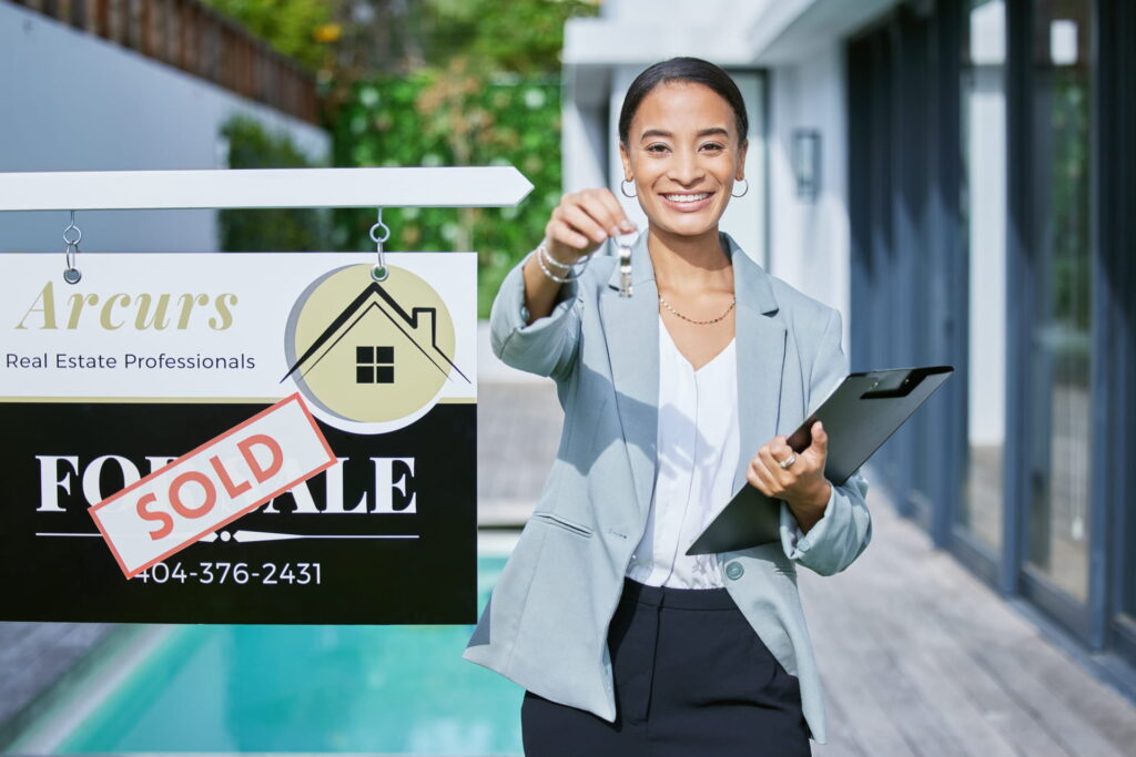 Why Hiring a Realtor Is Essential for a Smooth Home-Selling Process